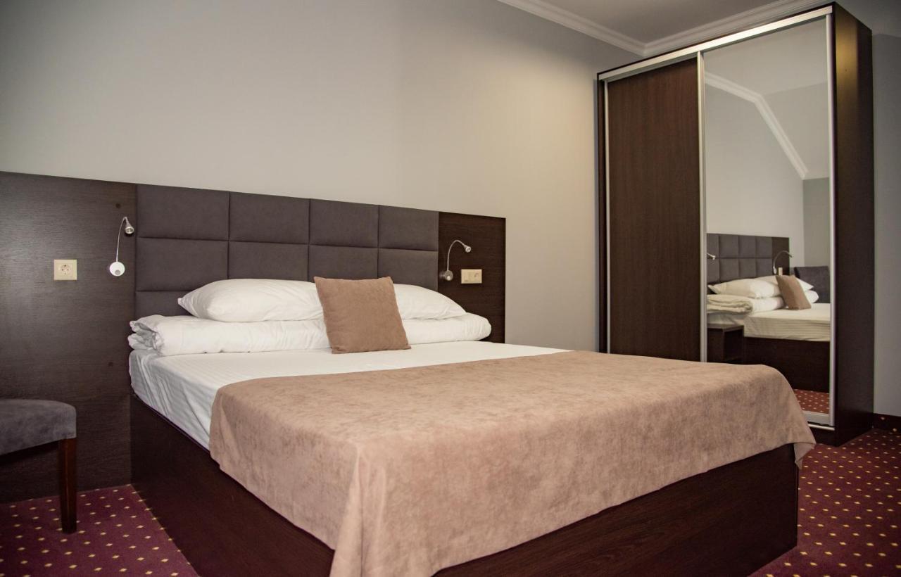 T&S Apart-Hotel Czerniowce Zewnętrze zdjęcie