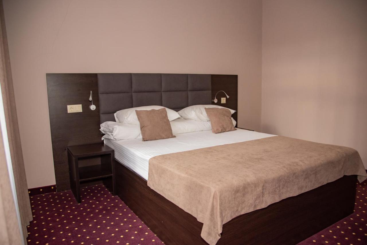 T&S Apart-Hotel Czerniowce Zewnętrze zdjęcie