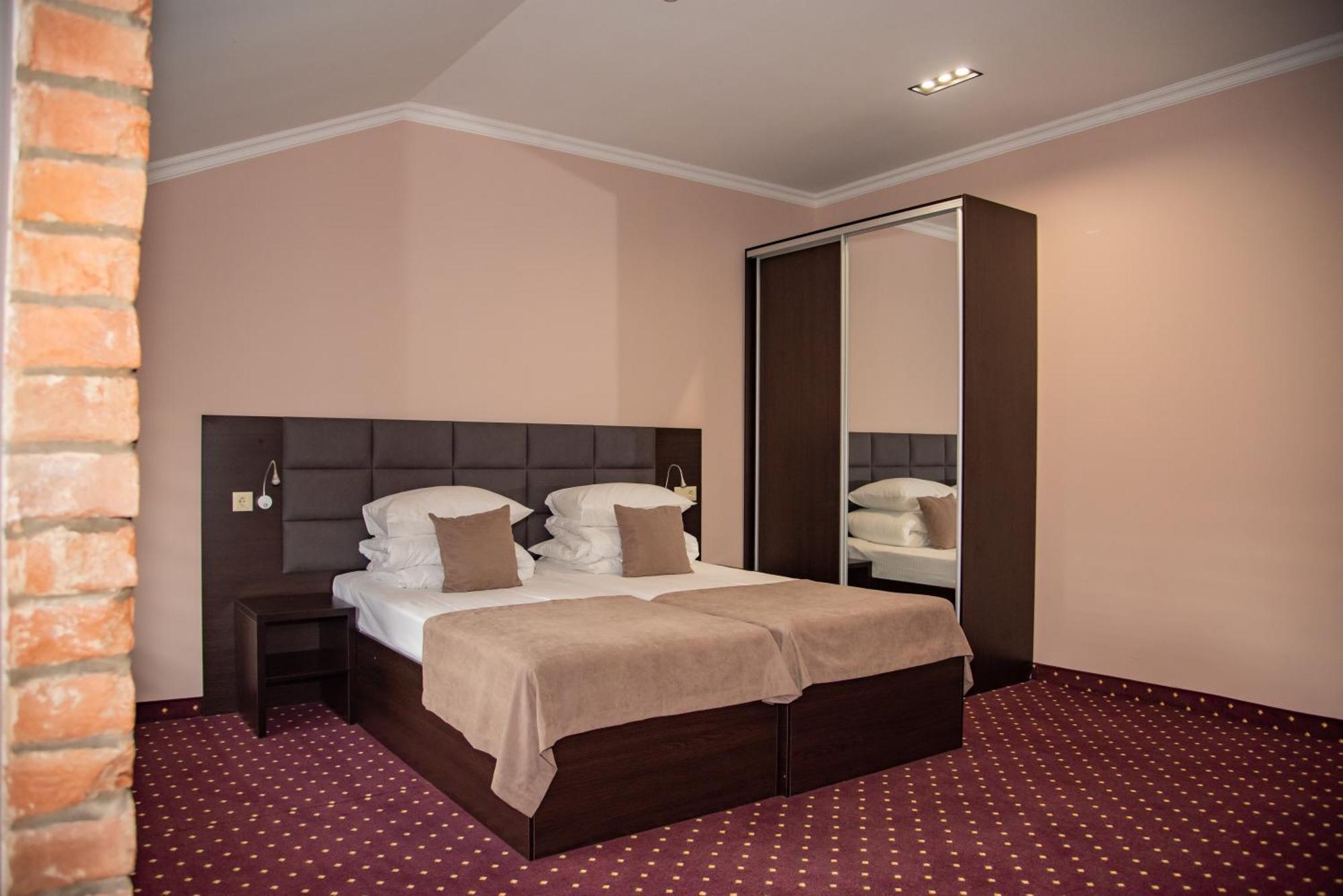 T&S Apart-Hotel Czerniowce Zewnętrze zdjęcie