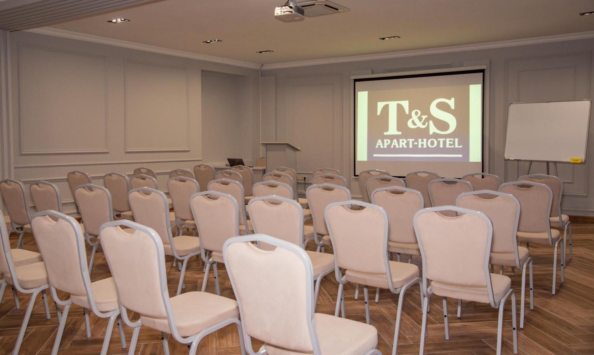 T&S Apart-Hotel Czerniowce Zewnętrze zdjęcie